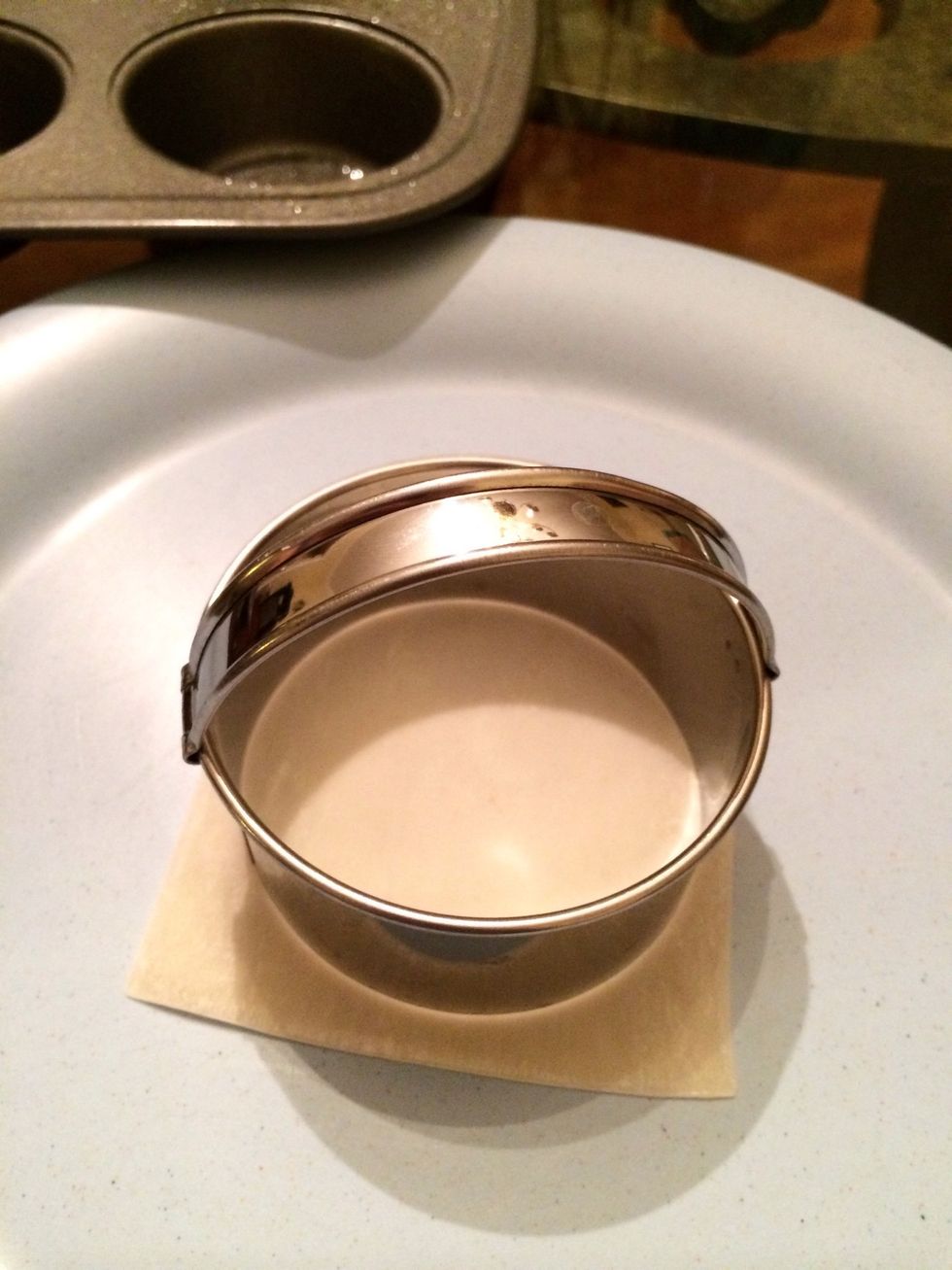 Use a cookie cutter to make a circle.