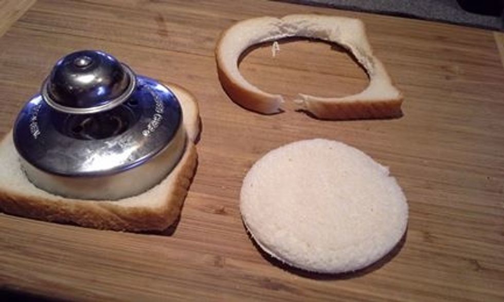 Use a cut and seal tool to cut bread.  Be sure to not get the crust in the cut.  The crust will not allow the bread to properly seal.