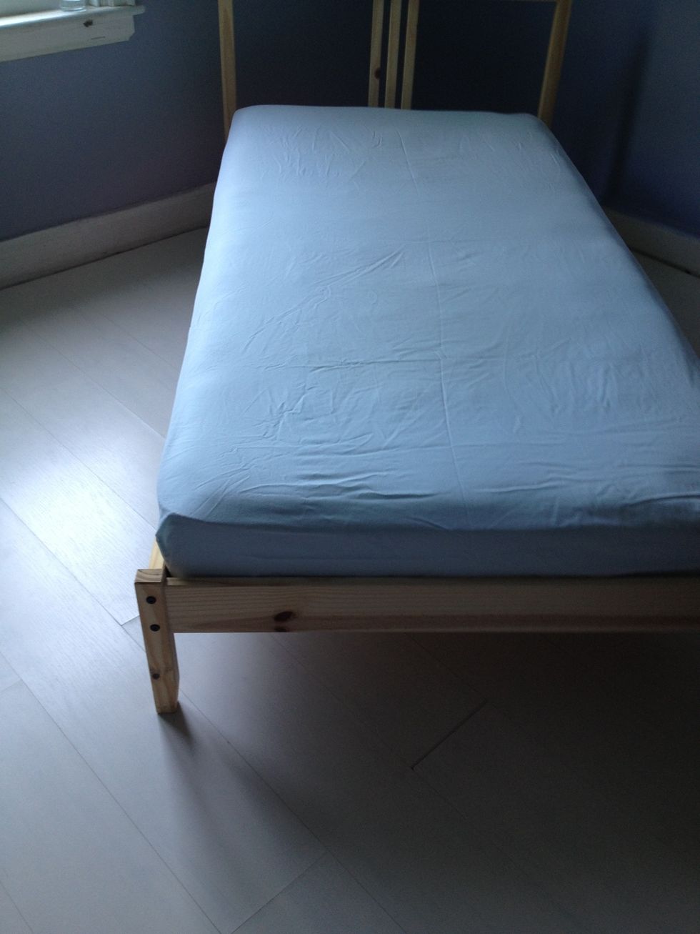 How to make a bed with hospital corners! B+C Guides