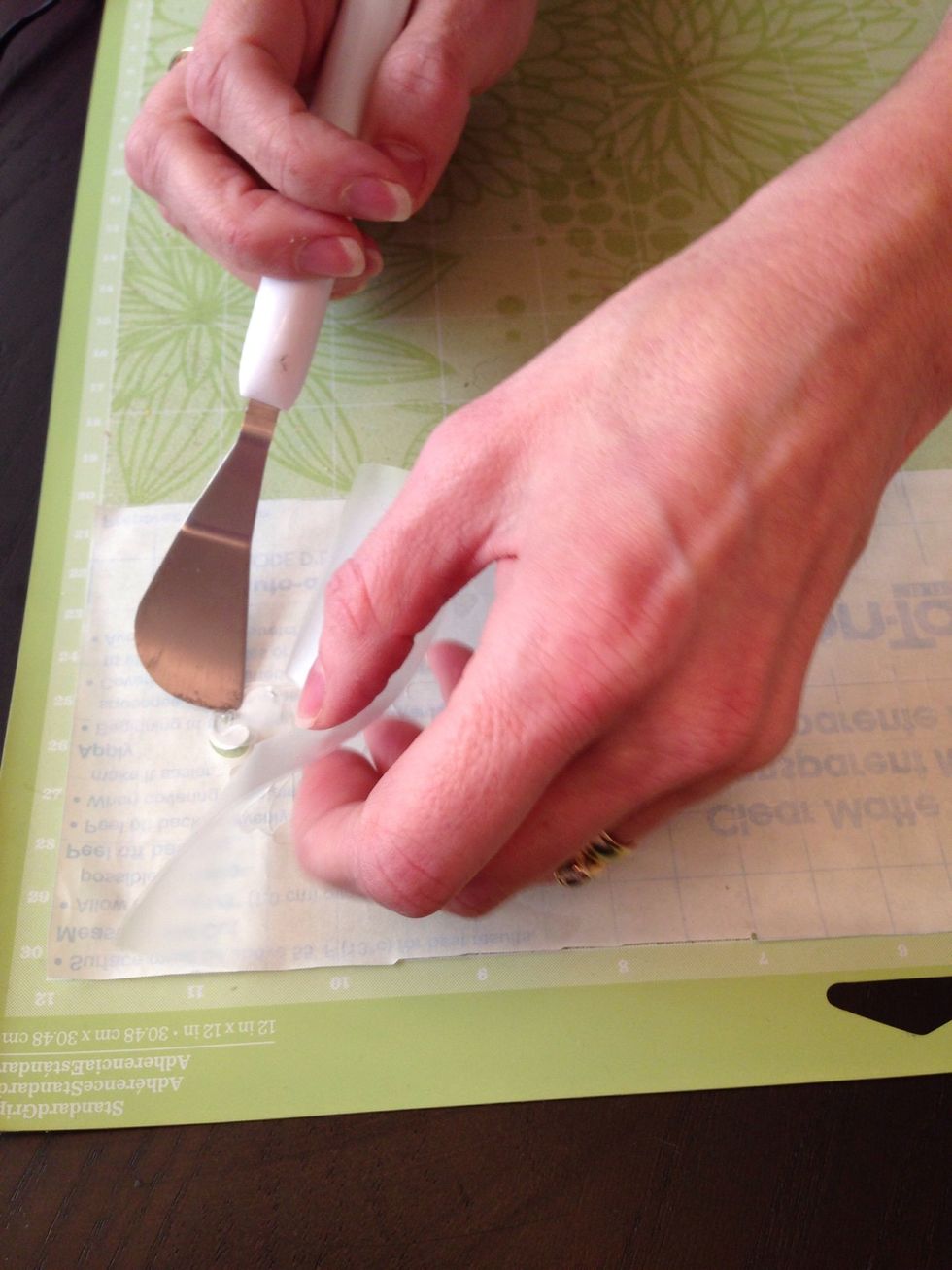 Use a flat blade or lifting tool to assist with fine-cut pieces.