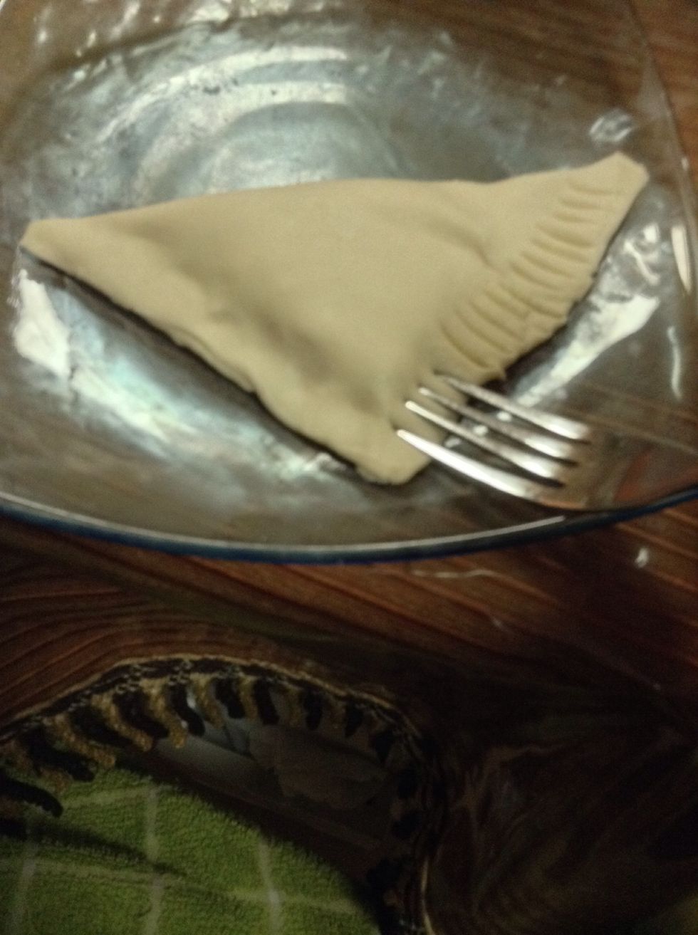 Use a fork to close it harder ..