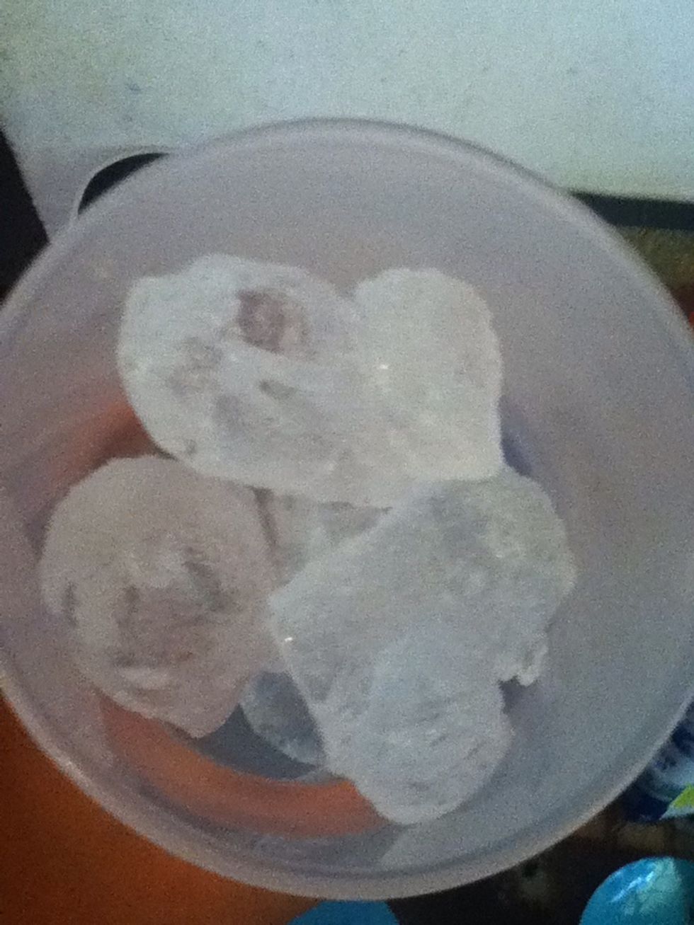 Use a medium glass and fill with ice