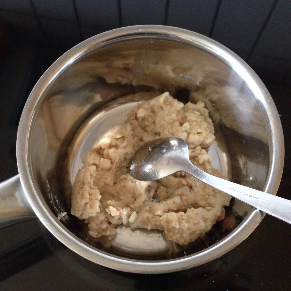 Use a residual oatmeal from breakfast