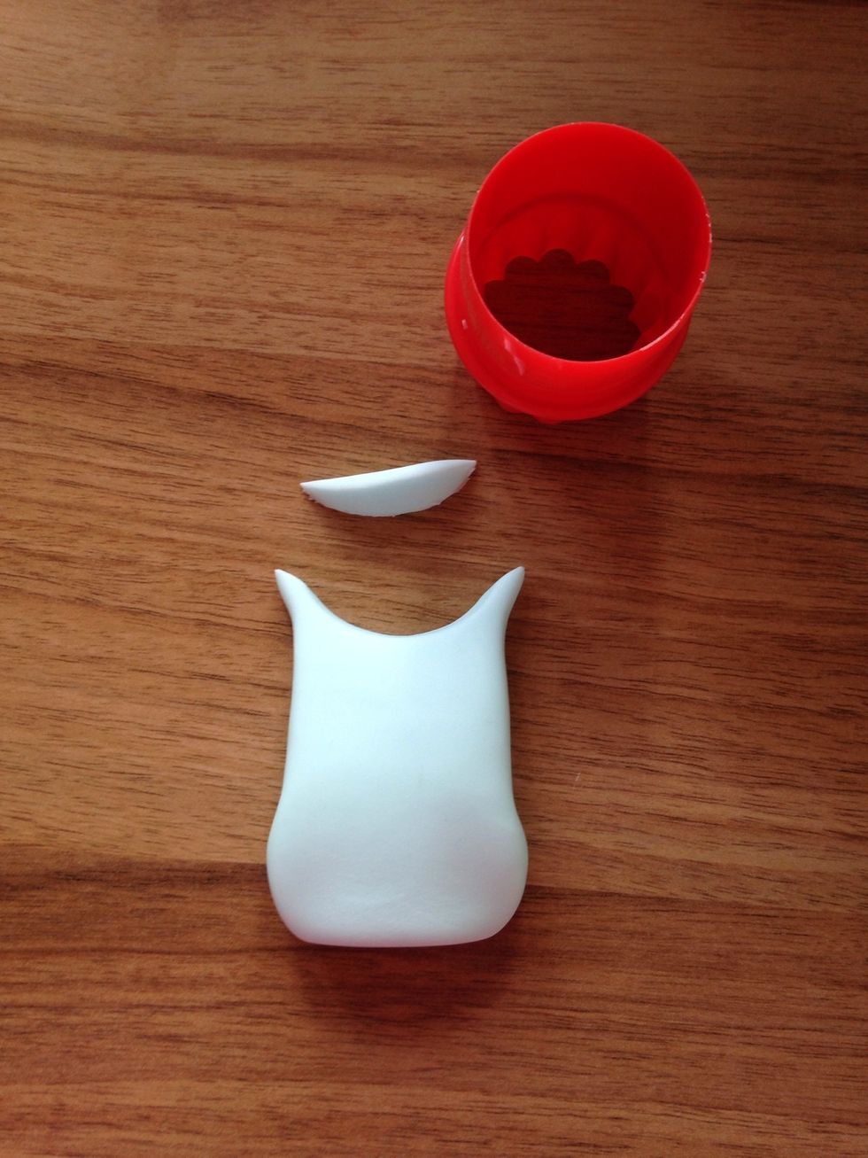 Use a round cutter to cut the 'ears' , define the head and belly part