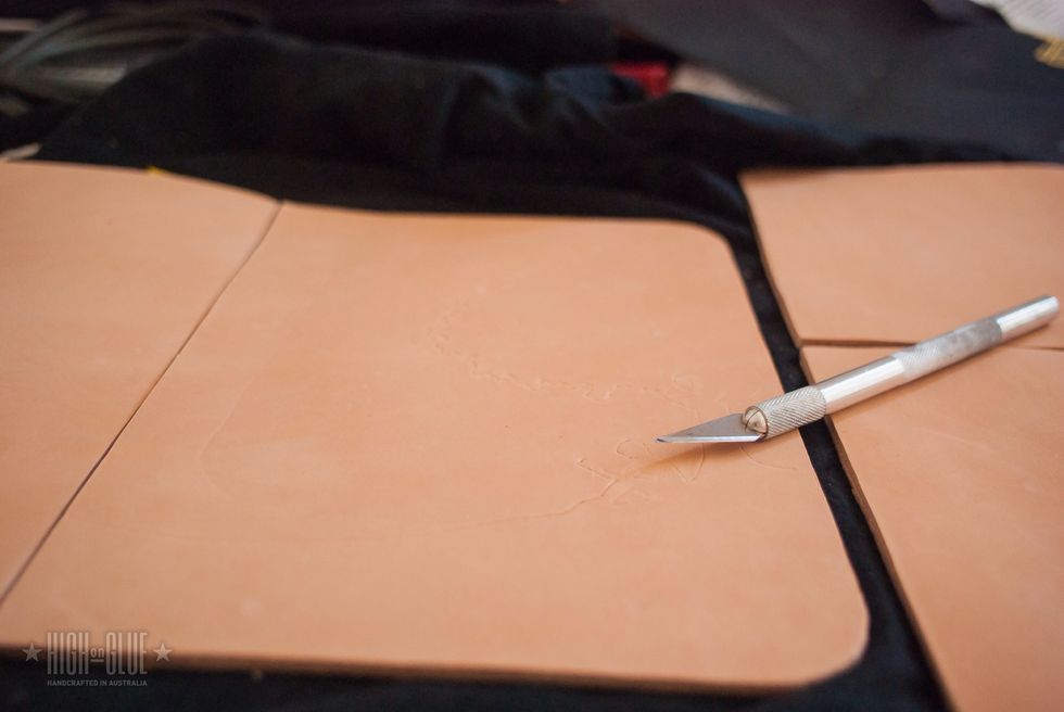 Use a scalpel to cut the design into the leather. If you have a Swivel Knife, you can obviously use that, but chances are that if you're reading this, you don'\u0080\u0099t have all the leather tools at hand.