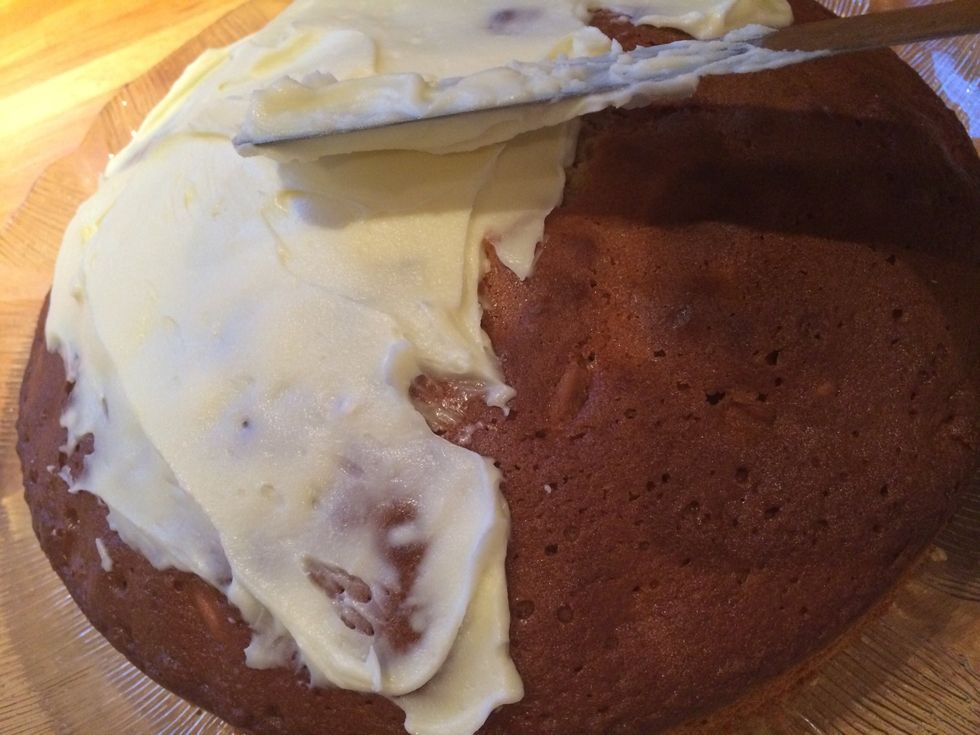 Use a spatula to make the cake lean and smooth.