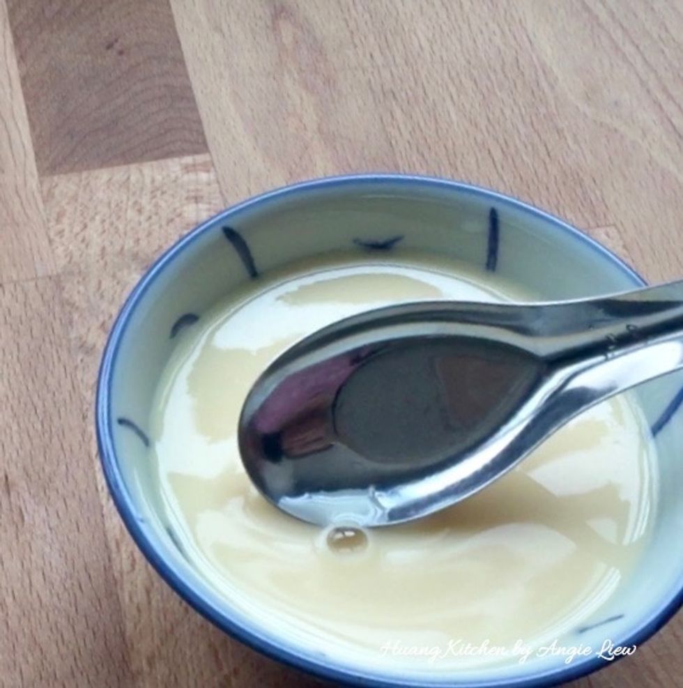 Use a spoon to remove any small bubbles, if any, on the surface of the egg mixture.