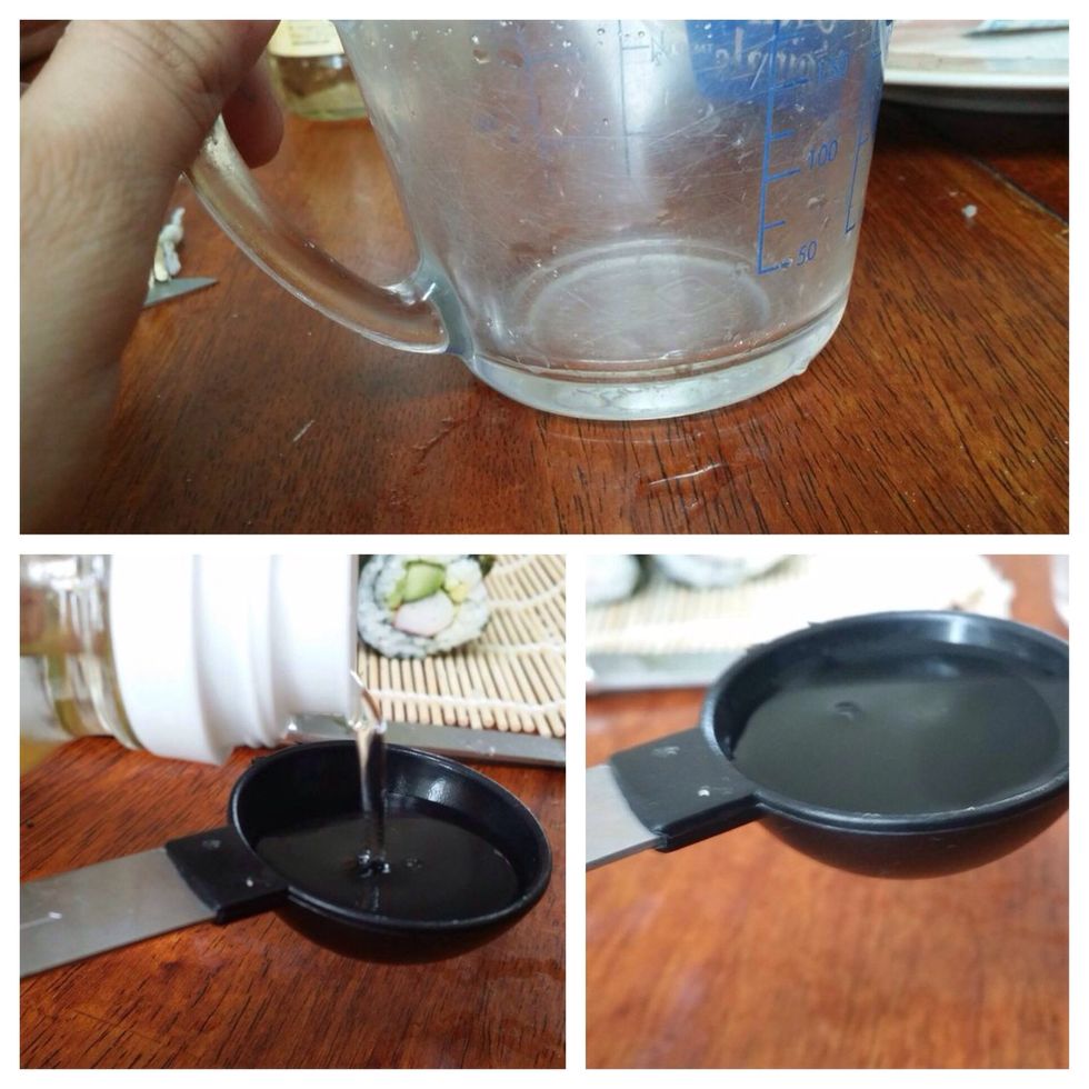 Use a tablespoon to get an accurate measurement of rice vinegar. Pour the tablespoon of rice vinegar into a measuring cup.