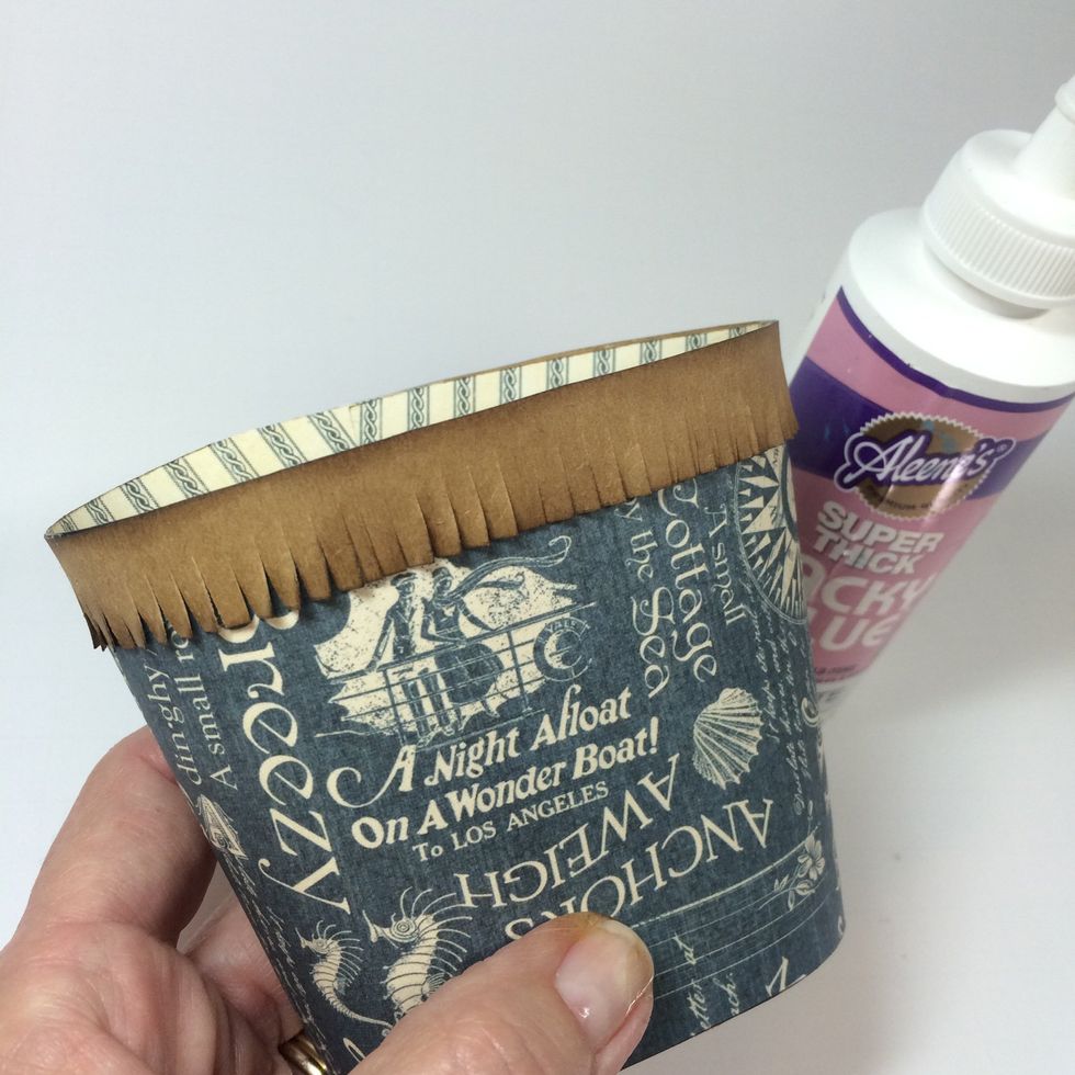 Use a thick tacky glue to adhere kraft fringe around top of tote.