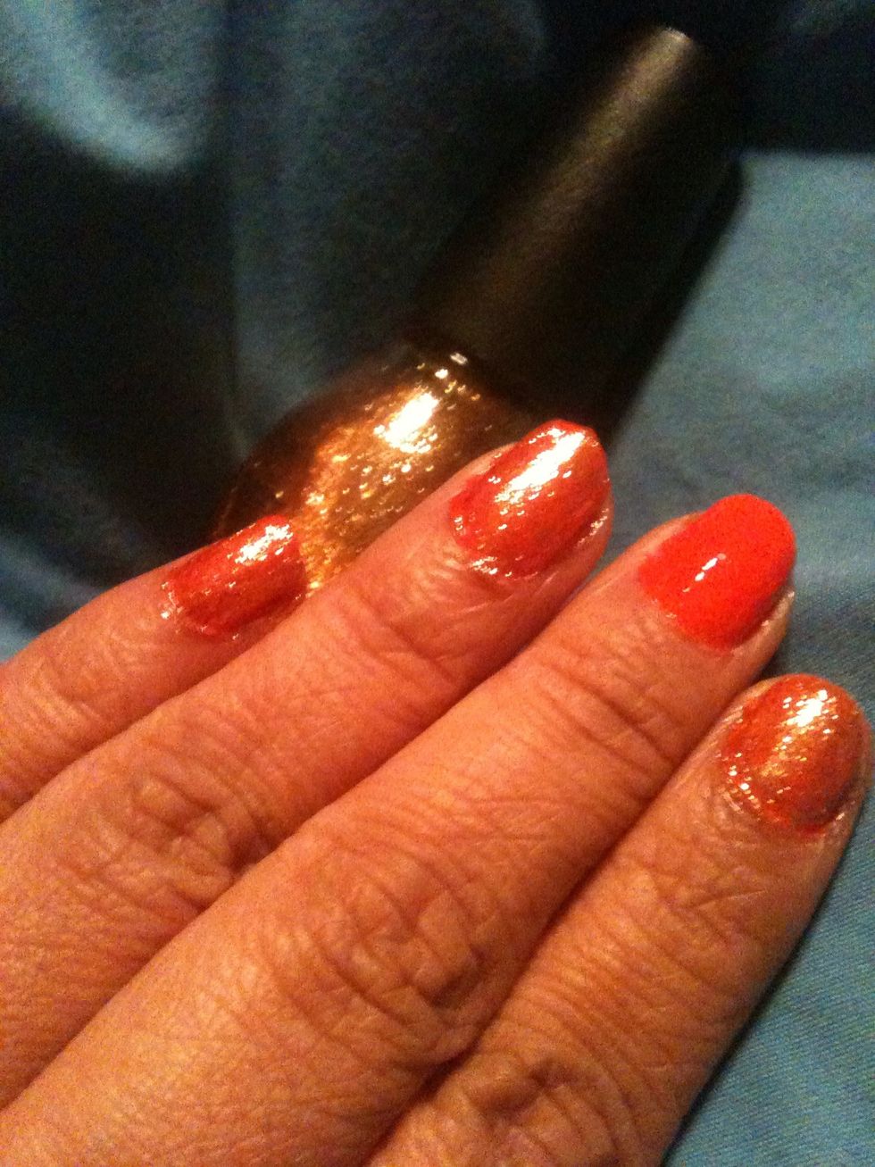 Use a transparent thin gold glitter nail polish and paint all nails except for the middle finger.