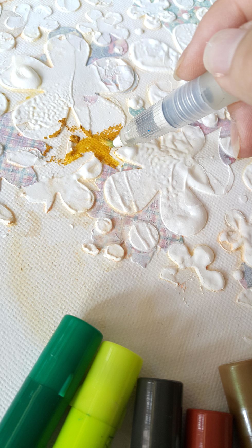 Use a water brush to spread the Gelatos