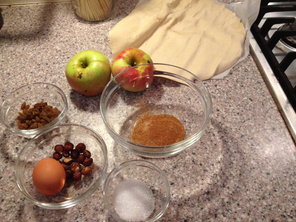 Use an apple that will keep its shape once baked like a Granny Smith. Turn your oven on at 250\u00b0F/175\u00b0C