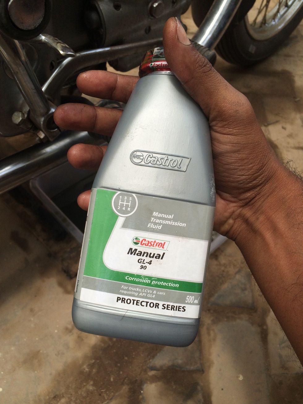 Use any transmission fluid of your choice. Ideally a mix of grease and transmission fluid is recommended