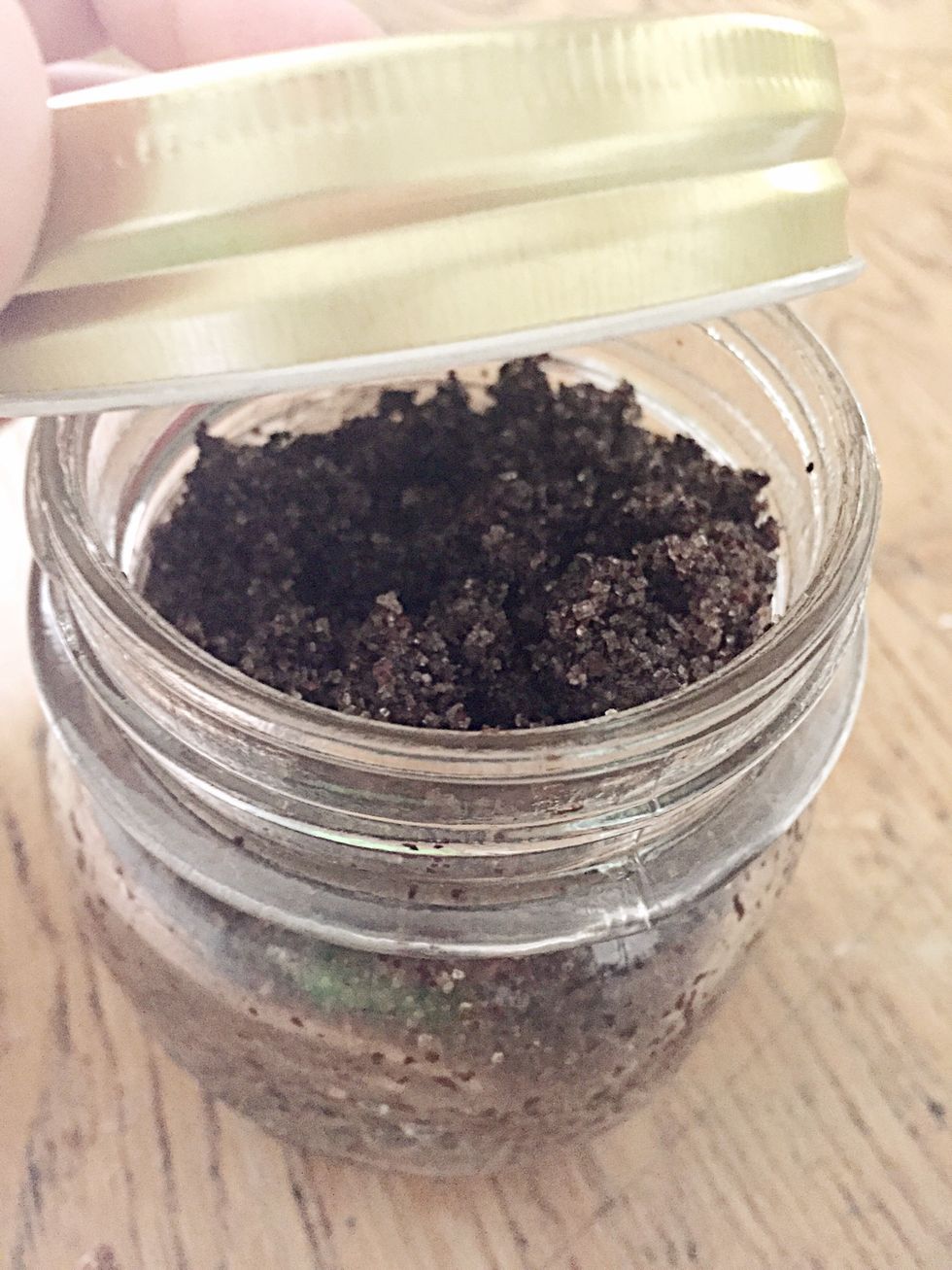 Use: Apply to problem areas. scrub hard for 5 minutes. Can wraps scrubbed areas with plastic wrap for 10 minutes. Rinse off (don't use soap). The scrub keeps working even after it is washed off.