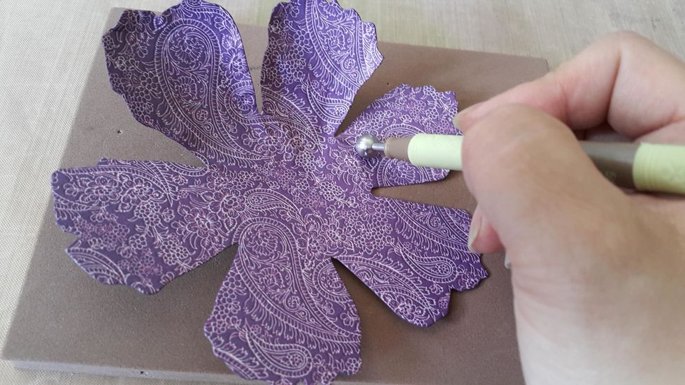 Use ball tool to curve the flower panels