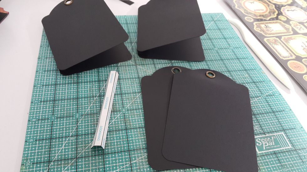 Use black cardstock to make connection strips for the tags to be hold on the screen