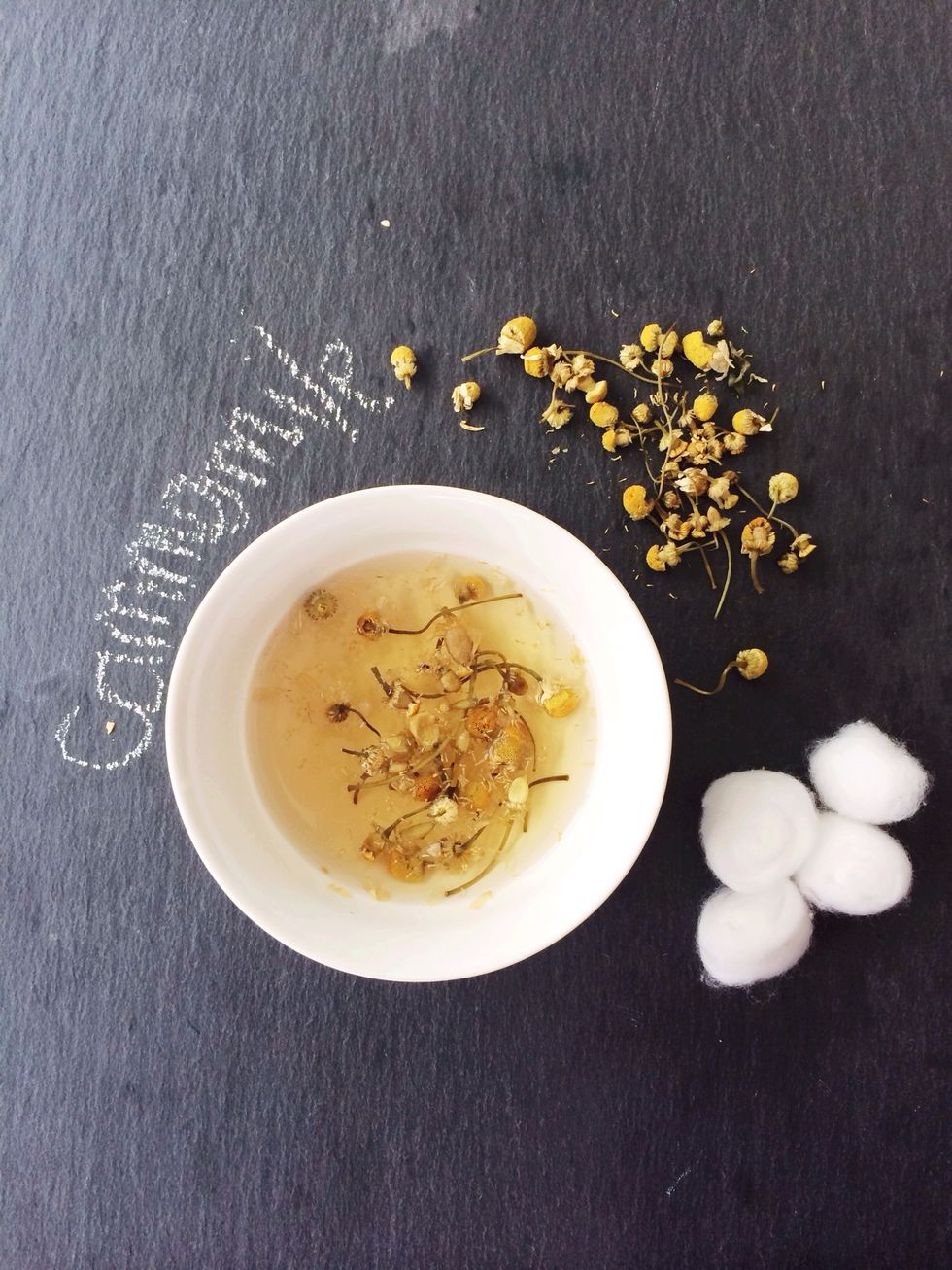 Use camomile tea to reduce the itching & swelling of bug bites. Dip a cotton ball into some camomile tea and dab onto the bites. You can also use this to ease irritated skin.