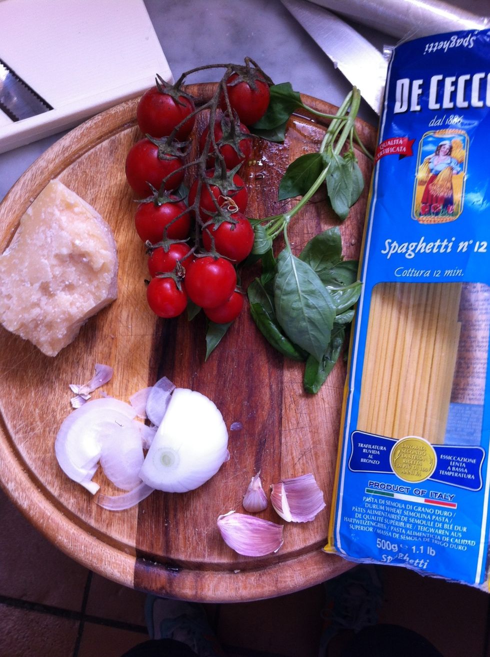 Use cherry tomatoes, withe onions, garlic, fresh basil, pecorino cheese and extravirgin olive oil (sinolea method if available)