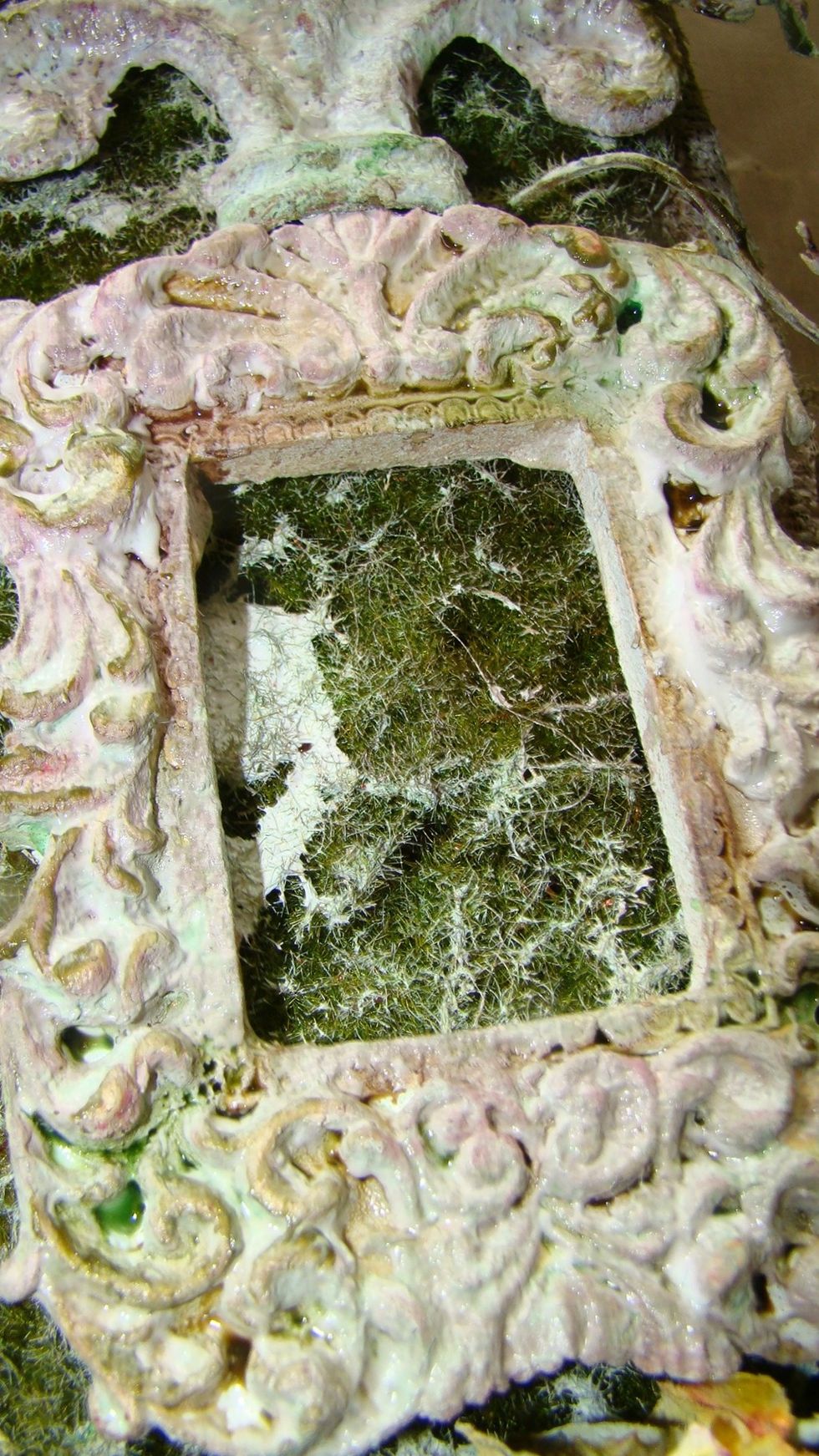 Use Colorations Spray in Warm and French Toast. Allow to get into the crevices. Using my finger I rubbed Sorbet in Parakeet & Velvet paint in Basil on the tops to give it that mossy look. Add title.