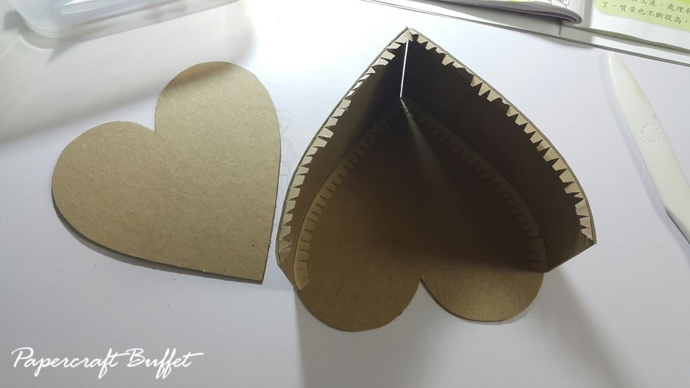 Use connecting strips to connect the parts and form the Pinata heart shape.