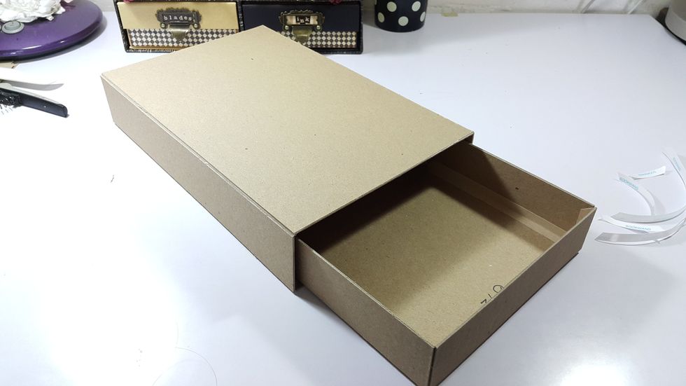Use connecting strips to form into shape, the drawer can easily put inside.