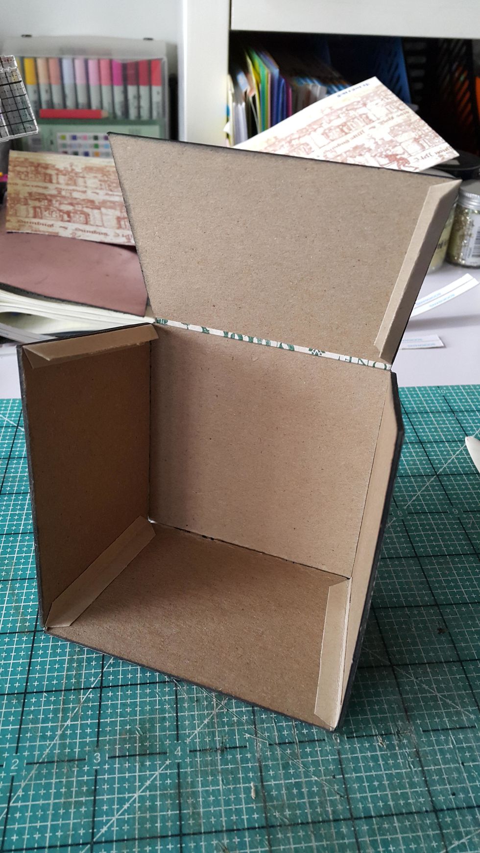 Use connecting strips to form the roof (connecting is simply cardstock with double sided tape)