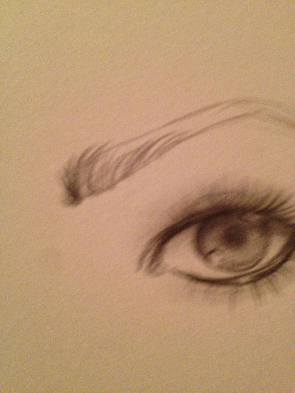 Use curved brush strokes to do the eyebrows. Make sure they all go in the same direction and always start from the bottom up. And don't worry if they're not perfect, we're going to blend them later!^^