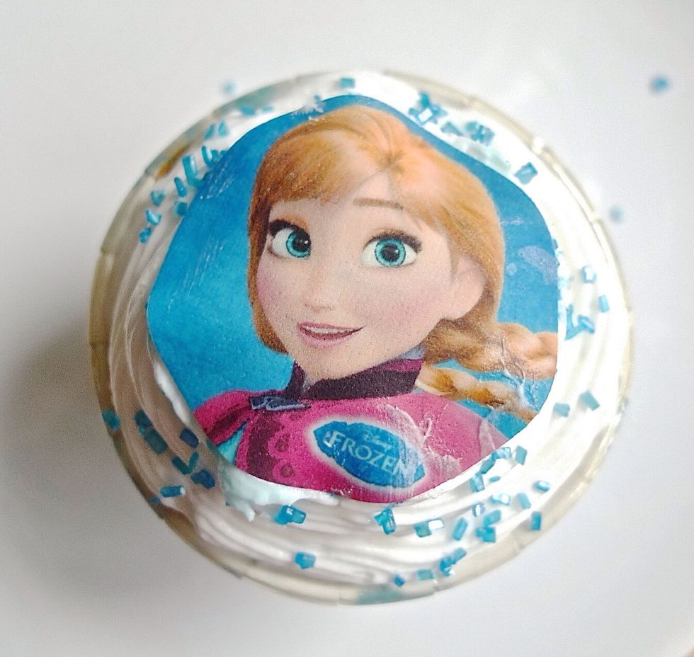 Use different designs on the cupcakes.