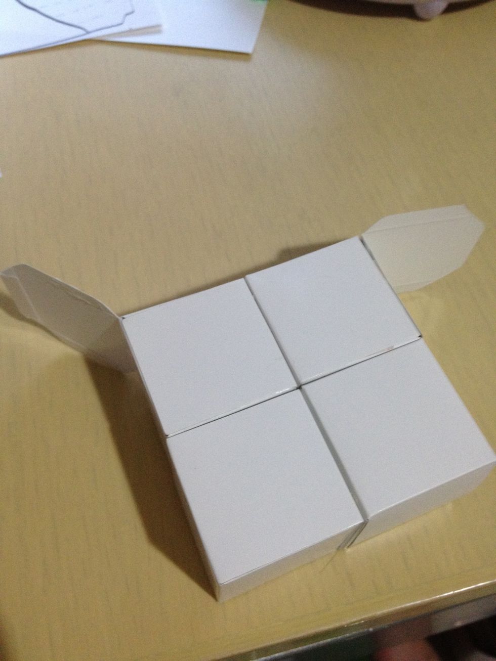 Use double side tape to paste four cubes together, making the head of the dog.