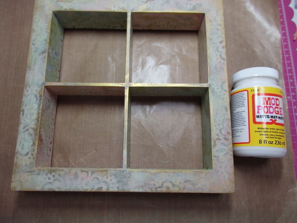Use finger and light color and made Shabby Chic
