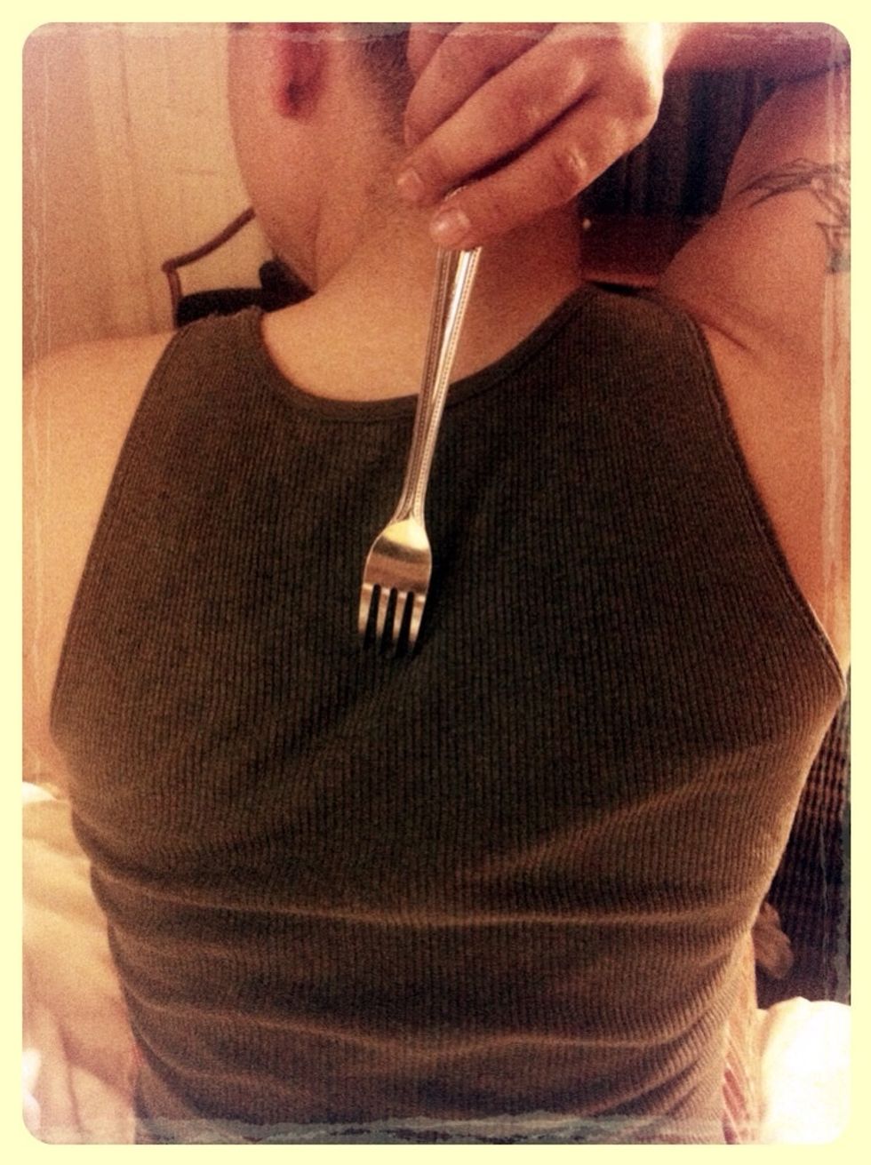 Use fork utensil to locate ich.