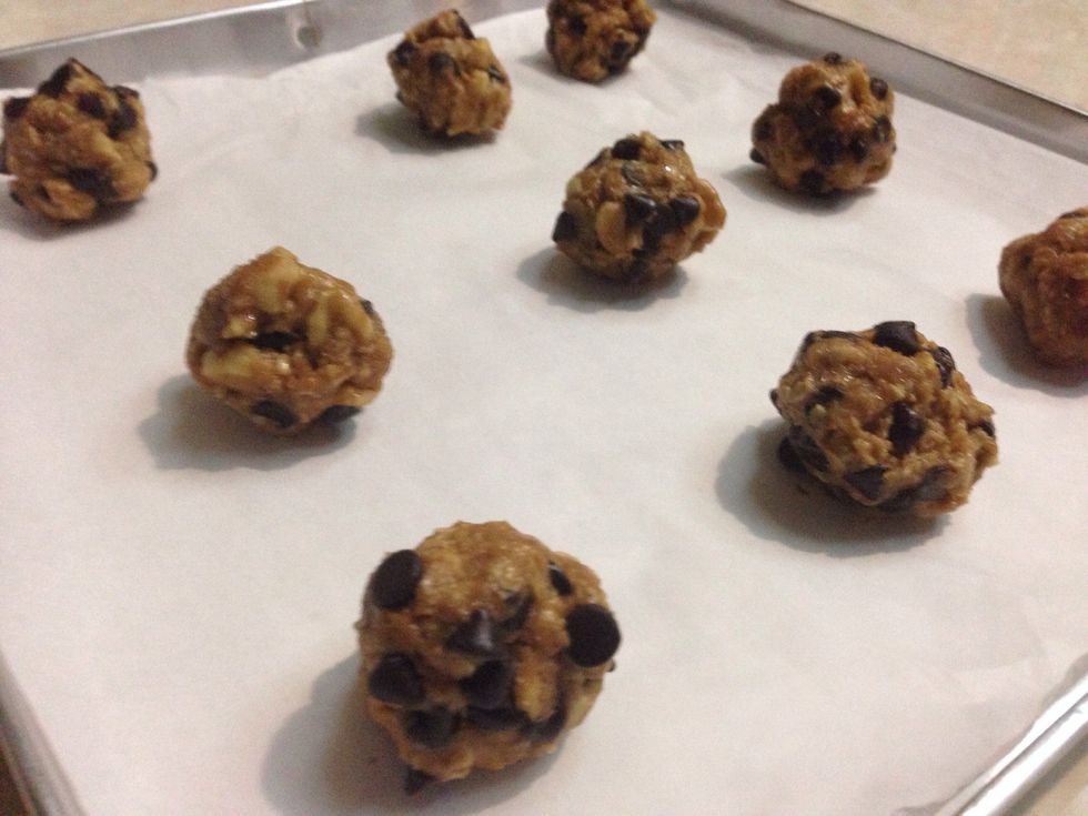 Use ice cream scoop to roll the dough and bake at 350F for 12-15 min