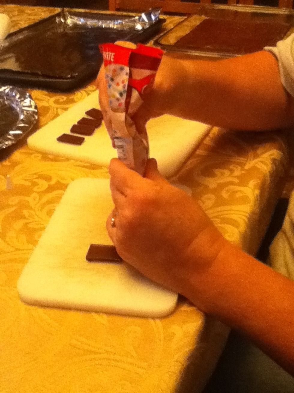 Use icing to write RIP on the bar.