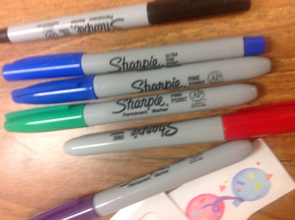 Use marker to write name and favorite thing about reading