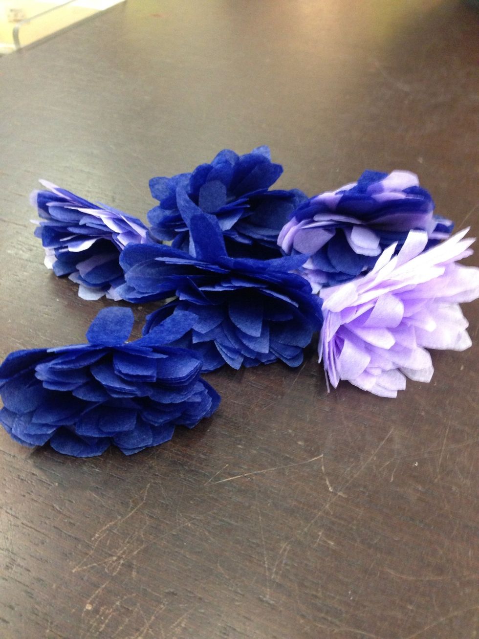 Use my paper flower tutorial to get these flowers:)