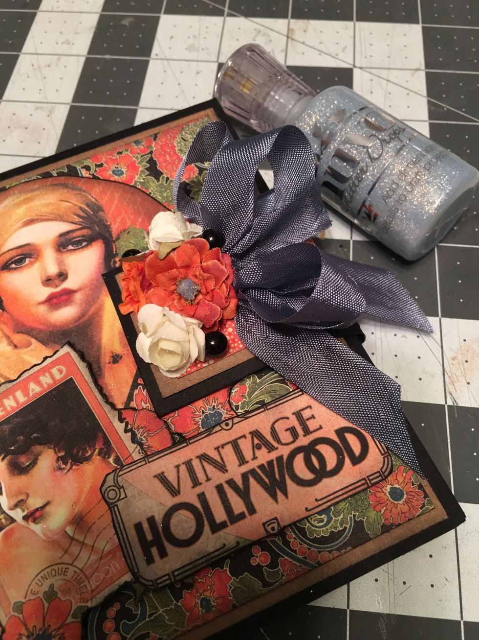 Use Nuvo Glitter drops in Silver Moondust to add a glittery center to the largest flower if needed.