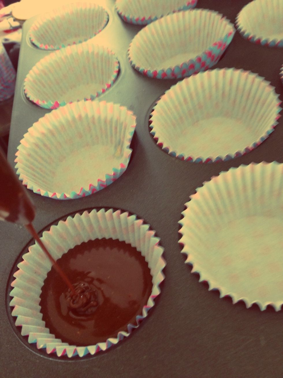 Use paper cupcake holders and put in oven for 15 minutes.