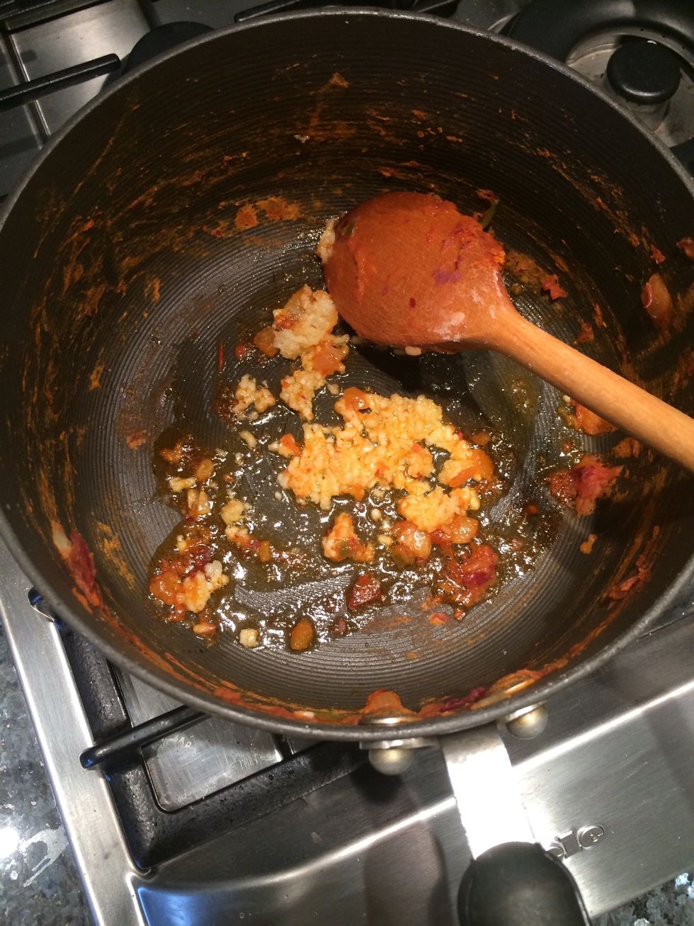 Use same saucepan as you did for the bean mix and no need to clean it so all flavour stay. Add olive oil and garlic