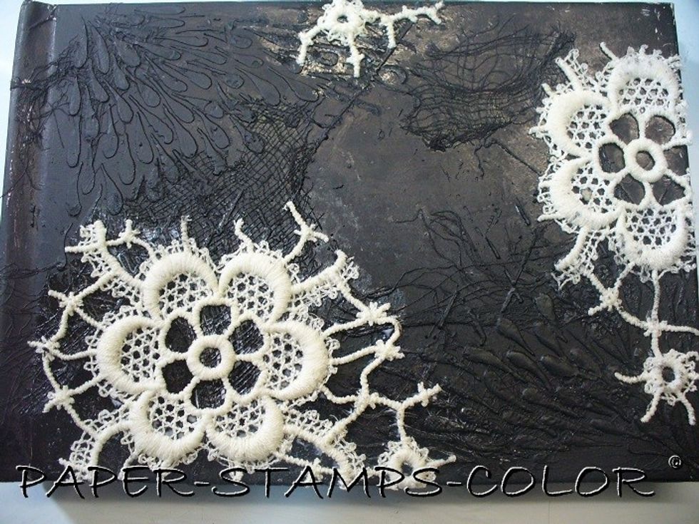 Use some lace form an old curtain, cut it to pieces and adhere to the surface with a white glue. Leave to dry.