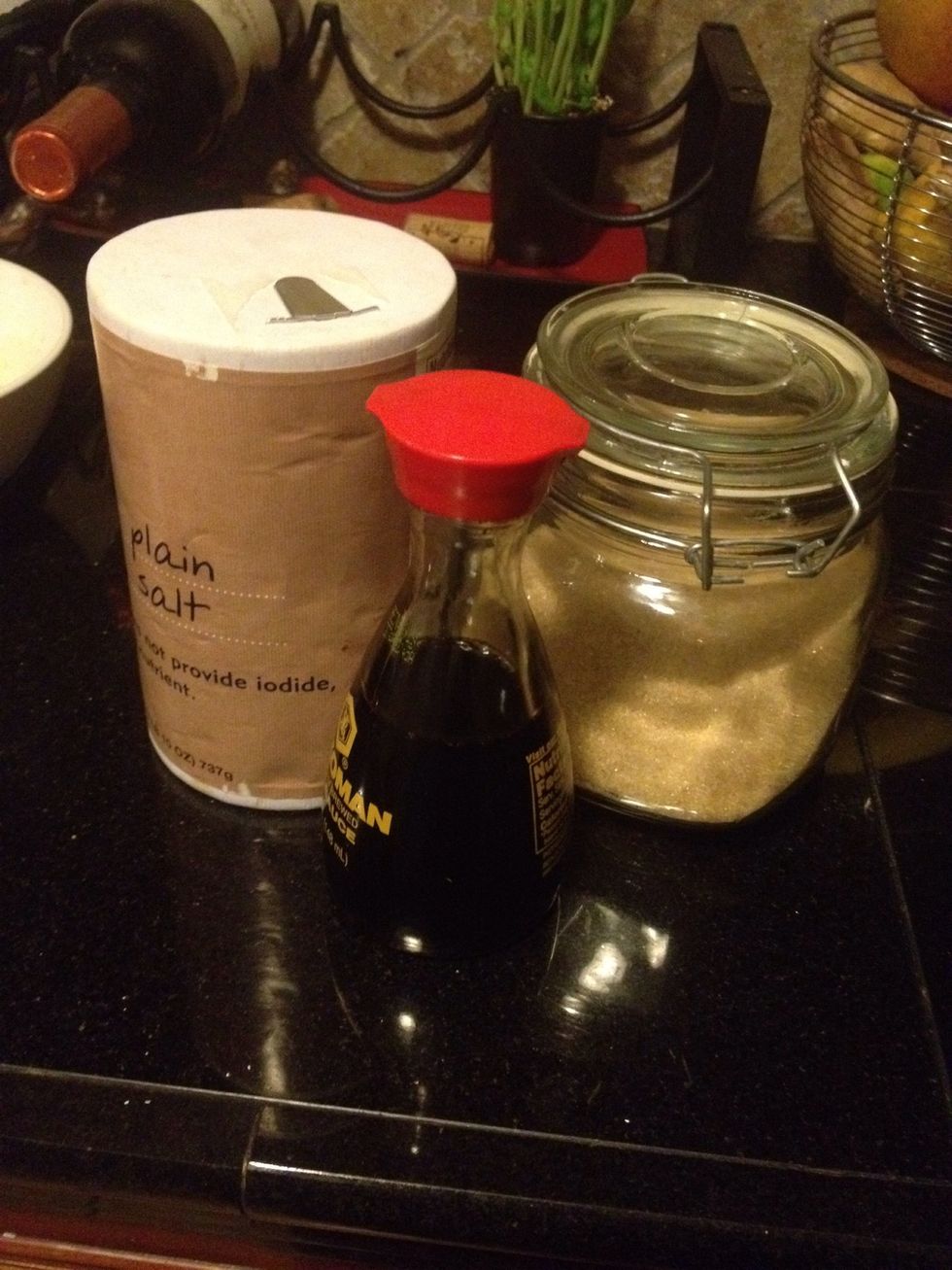Use soy sauce, rice wine and corn starch to marinate the chicken. Salt, sugar and soy sauce for the seasoning.