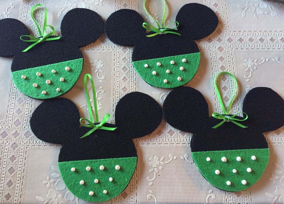 Use tacky glue to attach bow to top of head. Use white puff paint to make dots on green, set aside to dry.