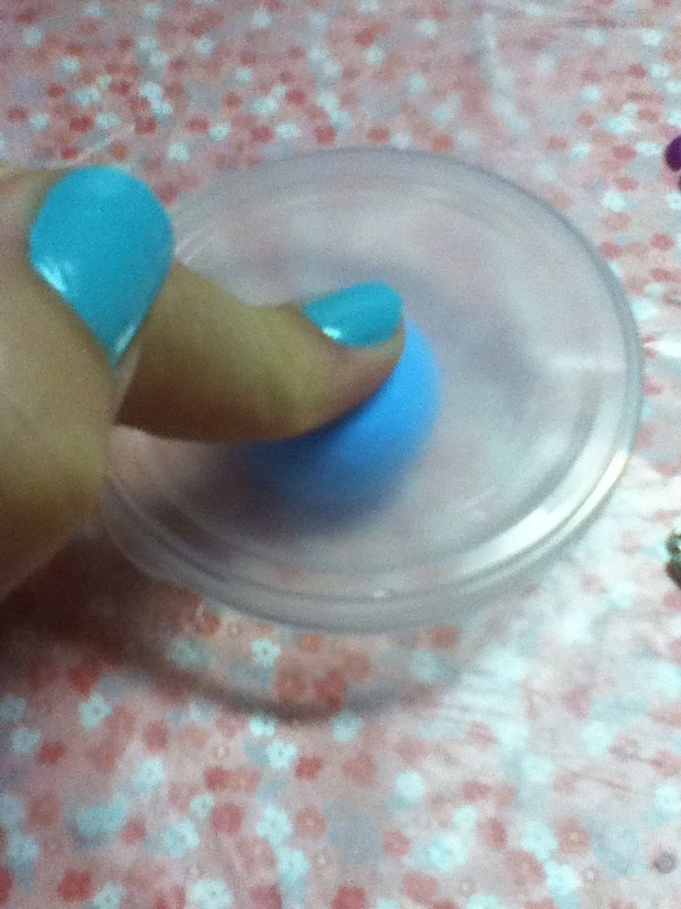 Use the bouncy putty lid 2 flatten it a little