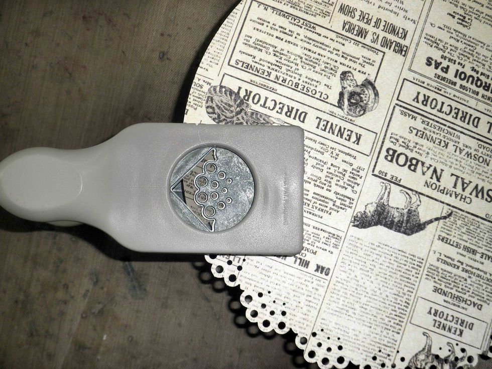 Use the corner punch from MS 3 Dot Scallop punches to punch around the edge of the circle.