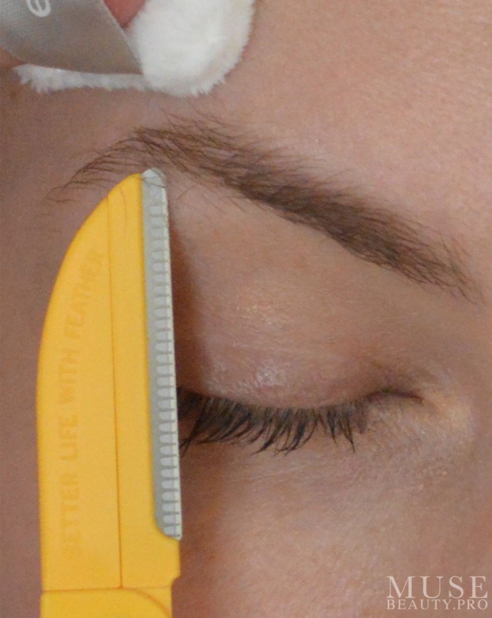 Use the Flamingo Razor on its side and glide along the skin. Flamingo Razors should always be used with care and never shared between clients.