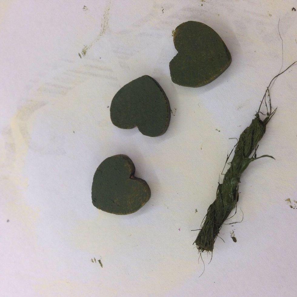 Use the green paint to coat the top and sides of the wooden hearts as well as a 1" piece of jute twine. Set aside to dry.