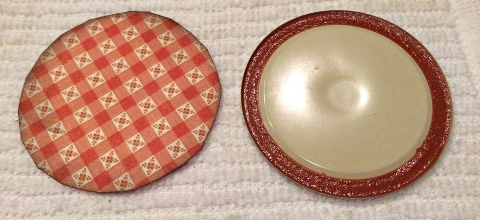 Use the lid as a template to cut a cardstock circle for the lid.