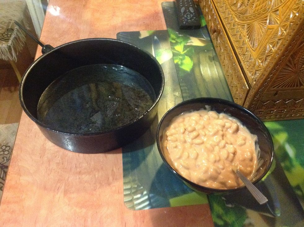 Use the pan and add some olive oil.