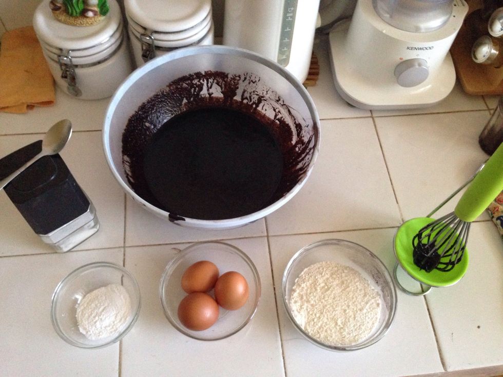 Use the rest of the mixture and add the eggs and the sifted flour and baking powder and vanilla extract and the orange peel ( zest ) optional