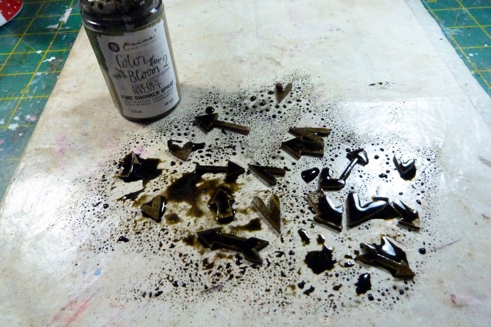 Use the SC Wood Veneer Arrows & Hearts from the main kit & spray with the Color Bloom 2 Golden Walnut Spray from the Mediums Add On kit. Allow to dry.