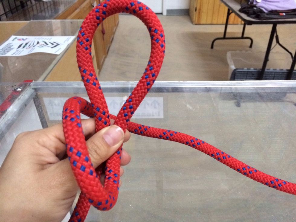 Use the short side (or tag end) of the rope to go around the bight clockwise. Think of this as strangling the "bad guy."